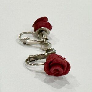 VINTAGE EARRINGS SILVER TONE CLIP/SCREW ON SMALL FLOWER RED ROSE PORCELAIN